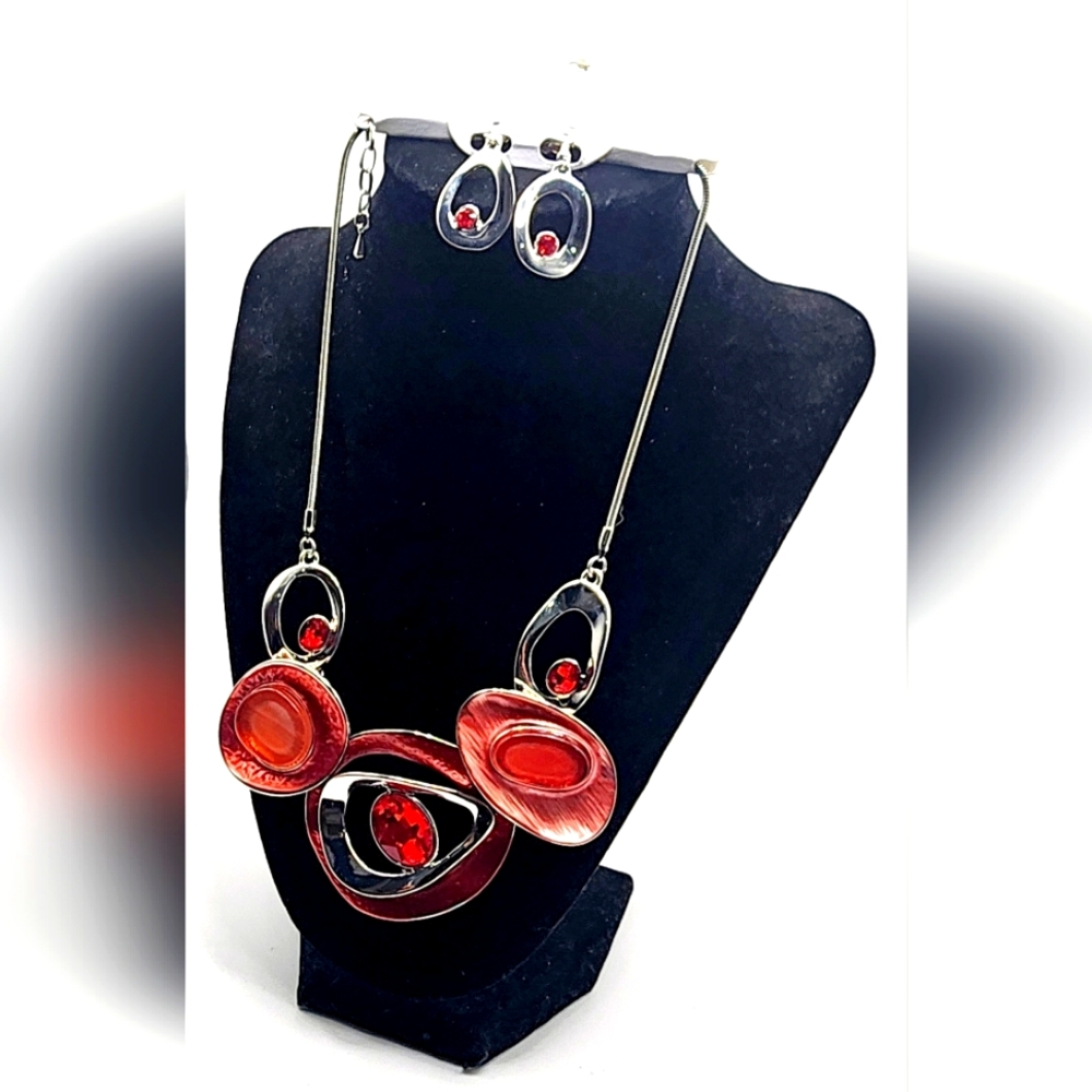 Necklace and Earrings Set.